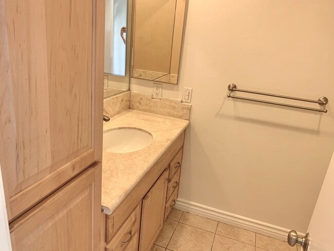 Building Photo - Five Bedroom Single Family Home in Irvine!