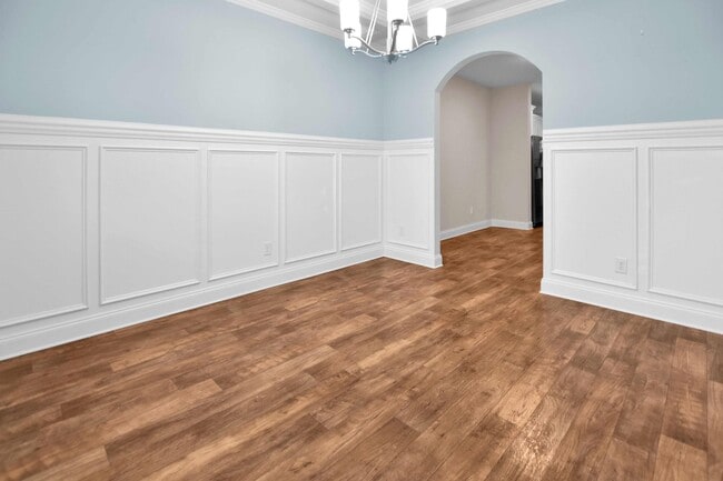 Building Photo - Pet Friendly Five Bedroom!