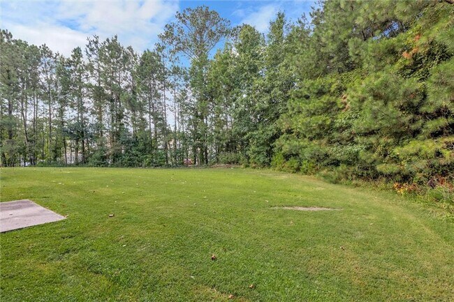 Building Photo - 6300 Hickory Ln Cir