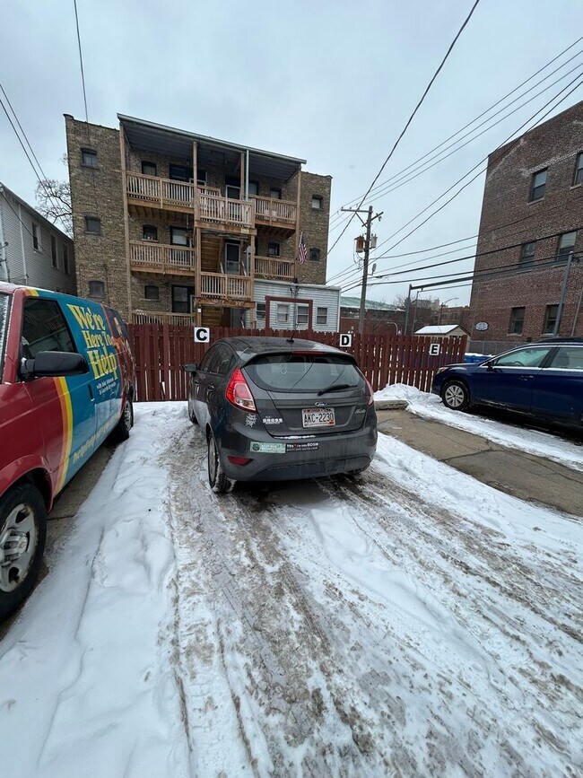 Building Photo - 3614 N. Paulina-3614-G