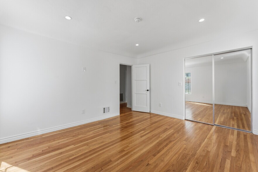 Building Photo - 824 S Holt Ave