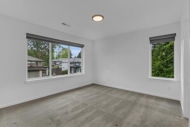 Building Photo - Large luxurious 5 bedroom Home in Renton