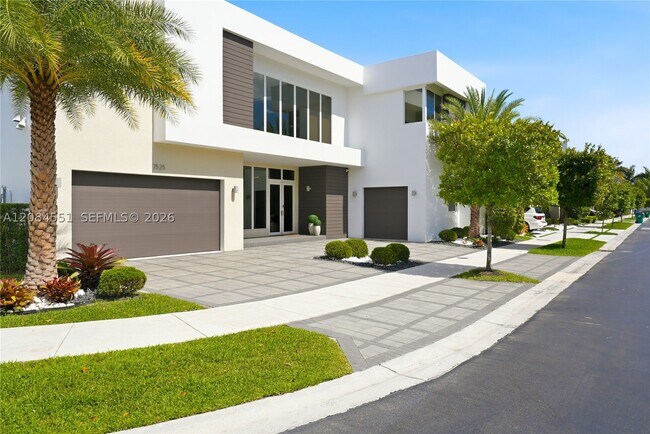 Building Photo - 7525 NW 103rd Pl