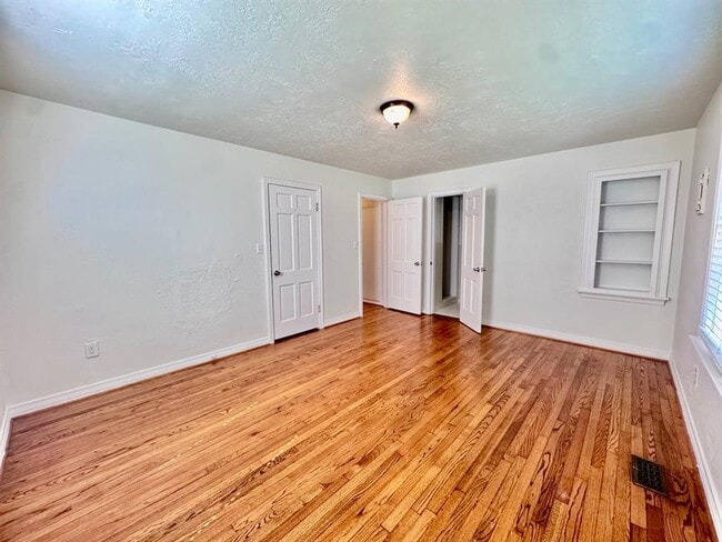 Building Photo - 2724 NW 33rd St