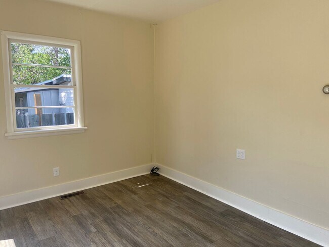 Building Photo - Advant Properties (2)