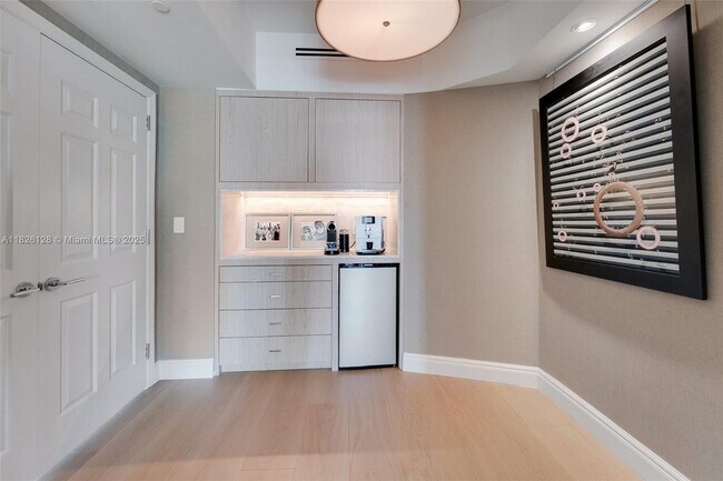 Building Photo - 1643 Brickell Ave