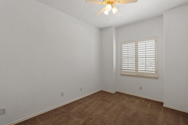 Building Photo - 561 Green Village Ct