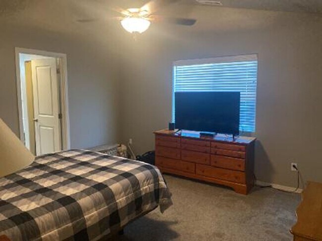 Building Photo - Introducing a charming rental home in East...