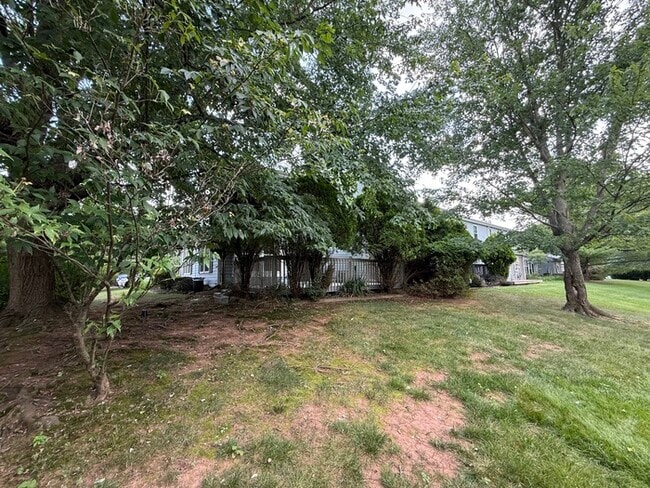 Building Photo - 271 Edgeware Ct