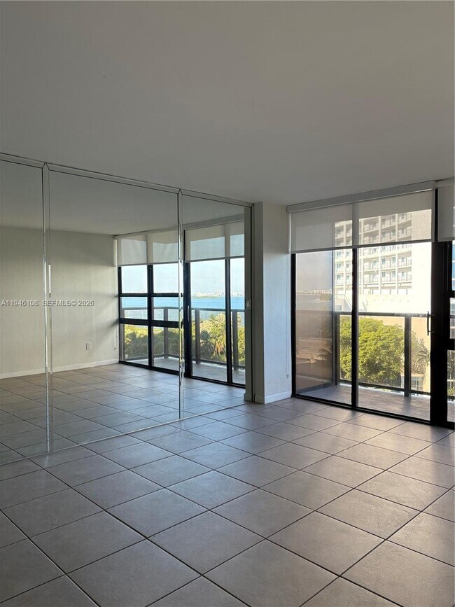 Building Photo - 600 NE 36th St