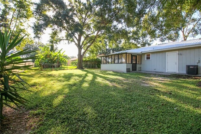 Building Photo - 4202 Sunny View Dr