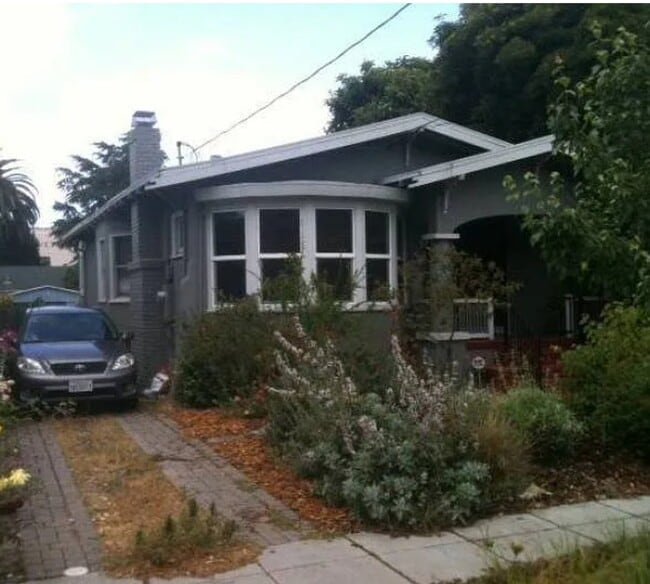 Building Photo - 4315 Essex St