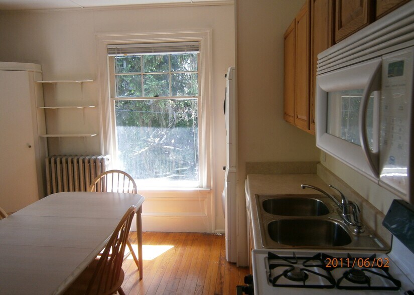 Building Photo - 102 Highland Pl