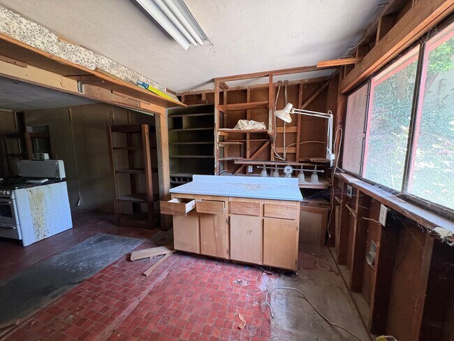 Building Photo - Visalia 2 Bed 2 Bath available now.