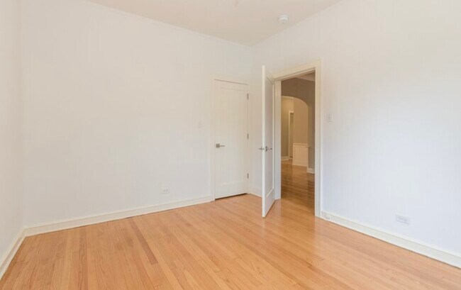 Building Photo - 910 Lake St