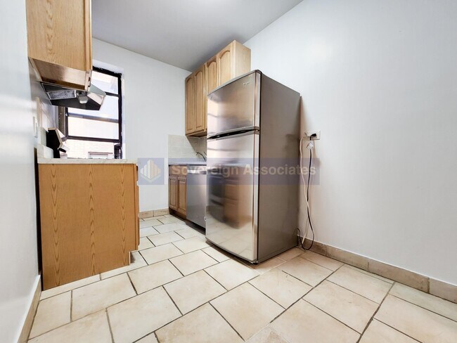 Building Photo - 715 W 172nd St