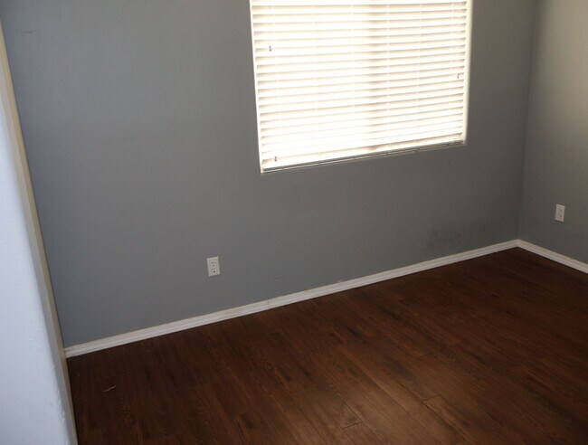 Building Photo - Single Story remodeled home