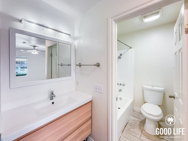 Building Photo - SD: Bright 1BD/1BA Condo in Mira Mesa with Pool, Private Patio & Reserved Parking