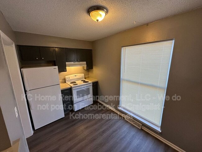 Building Photo - 8725 Countryshire Ln