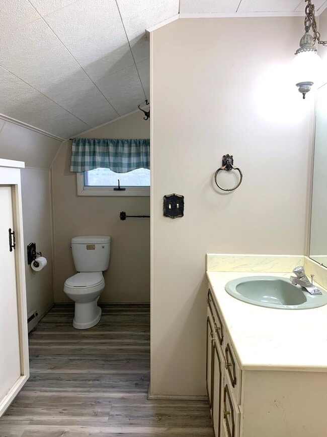 Building Photo - Charming single-family home just a short walk from Shippensburg University!