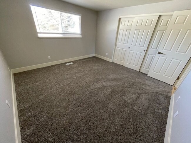 Building Photo - Modern Comfort Meets Stylish Living in This Updated Sparks Home!