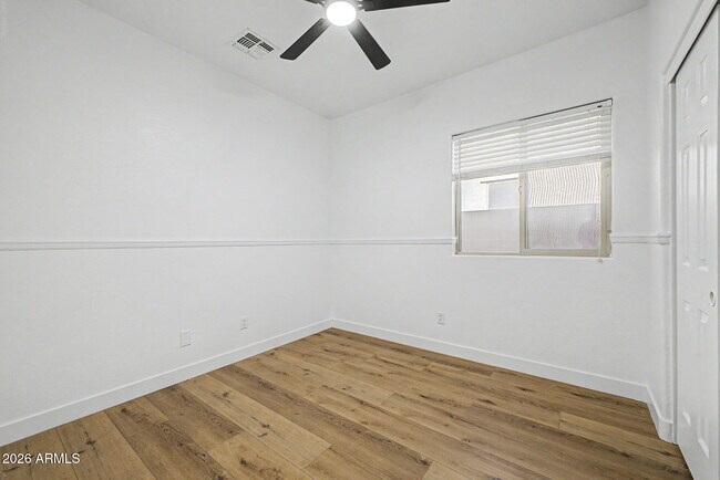 Building Photo - 706 E Las Colinas Pl