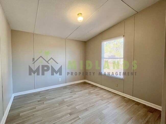 Building Photo - 323 Tabor Dr