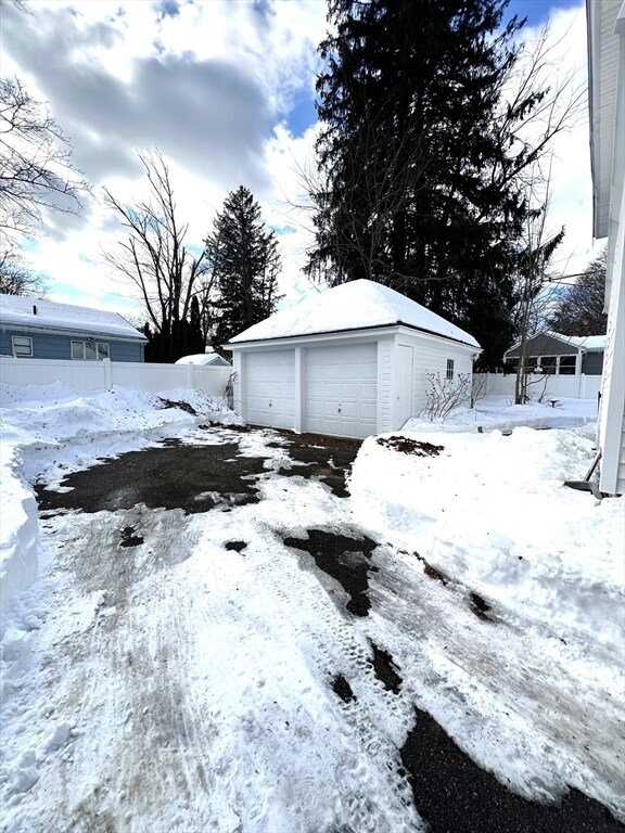 Building Photo - 52 Lincoln St