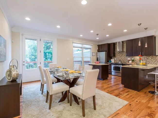 Building Photo - "Spacious Urban Living: Luxurious 4-Bed, 4-Bath Duplex in the Heart of Washington, DC!"