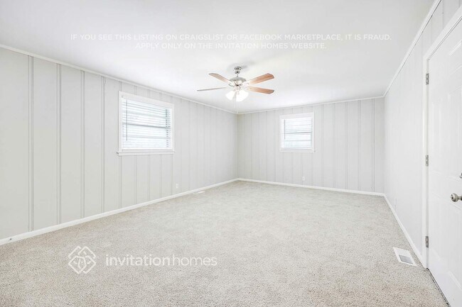 Building Photo - 562 Whispering Hills Dr