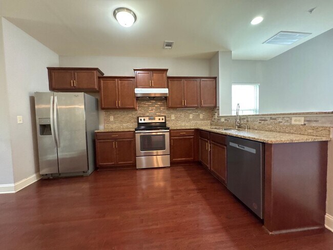 Building Photo - Modern End-Unit Townhome in the Heart of Old Hickory, Wilson County!