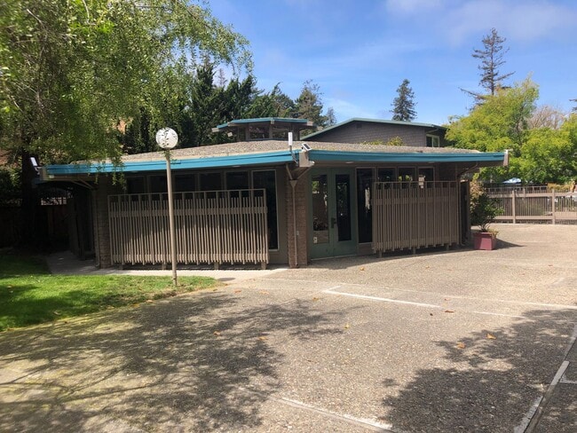Building Photo - 3 Bed/ 2 Bathroom House in Santa Cruz