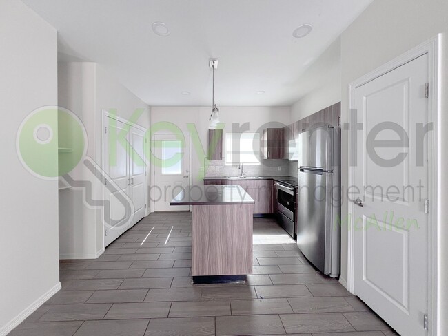 Building Photo - 3B/2B Gated Community, UNBEATABLE PRICE - Edinburg TX