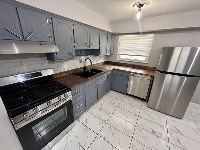 Building Photo - 5148 Fullerton Dr