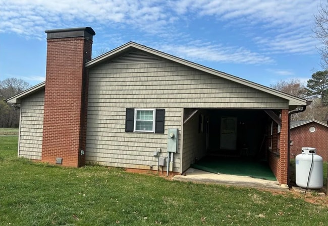 Building Photo - 6170 Vienna Dozier Rd