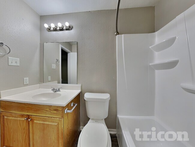 Building Photo - 4601 Greenwood Dr