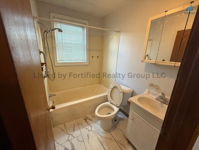 Building Photo - 137 Barnes St