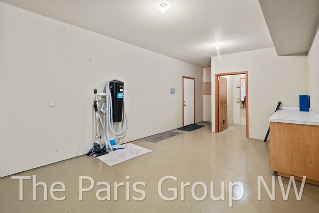 Building Photo - Gorgeous 3,400sf Golf Course Craftsman on ...