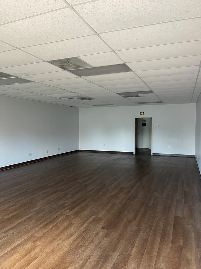 Building Photo - 502 E Ave East