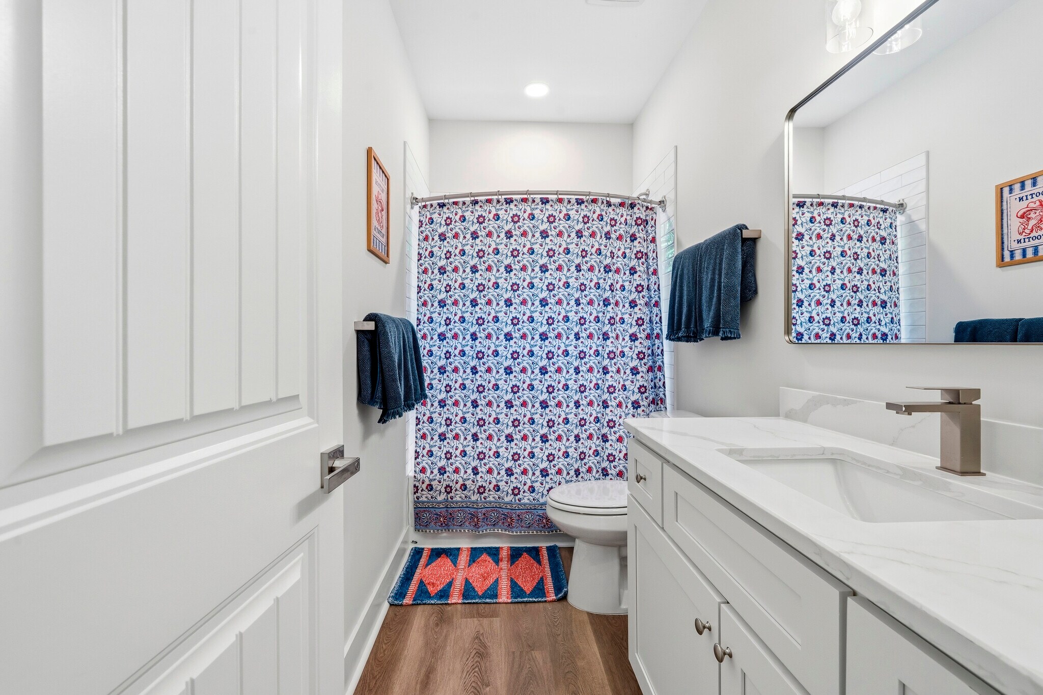 Hallway Full Bathroom w/tub/Shower - 183 Crooked Creek Bay Rd