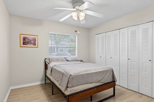 Building Photo - Totally Updated