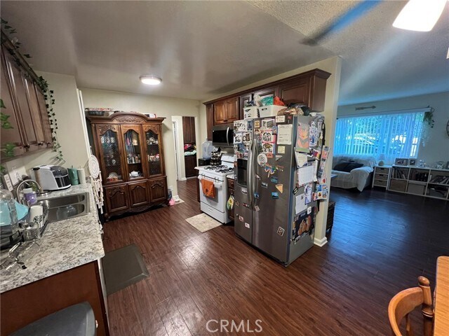 Building Photo - 221 N San Gabriel Ave