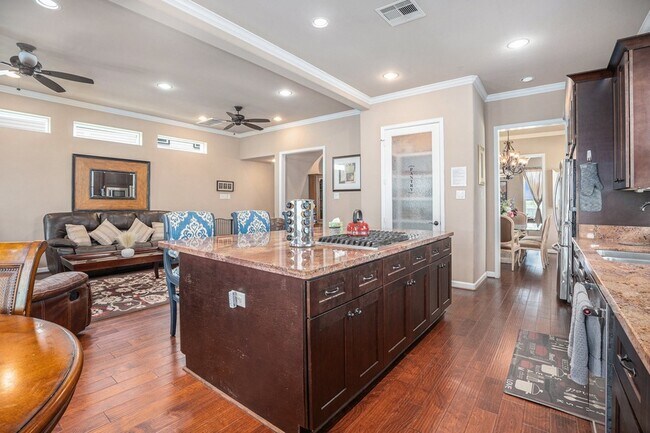 Building Photo - 1333 N Meyer Ave