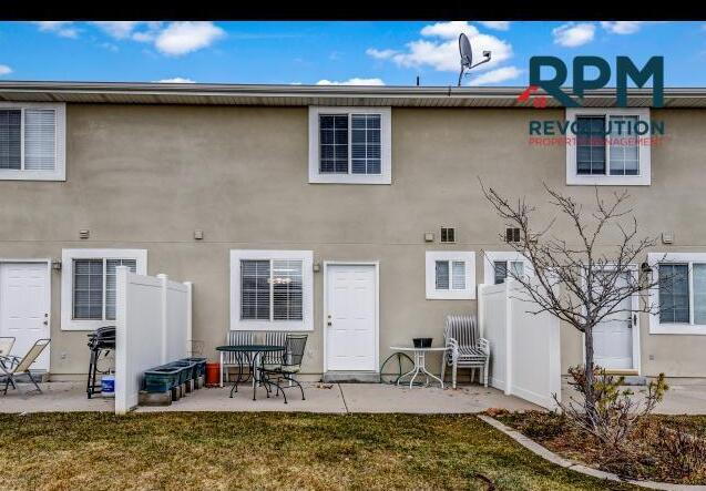 Building Photo - "Charming 2-Bed Home with Modern Comforts ...
