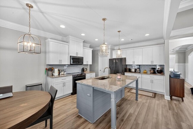 Building Photo - 6071 Big Pond Trl