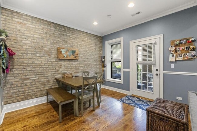 Building Photo - 2 bedroom in Chicago IL 60640