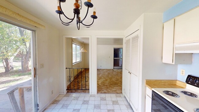 Building Photo - 2 bedroom duplex in quiet cul-de-sac