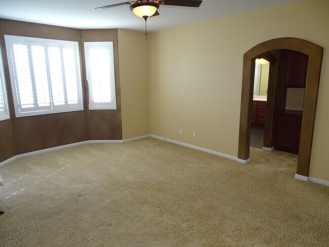 Building Photo - West Summerlin 5 Bedroom, Bed & Full Bath 1st Floor, Beauty