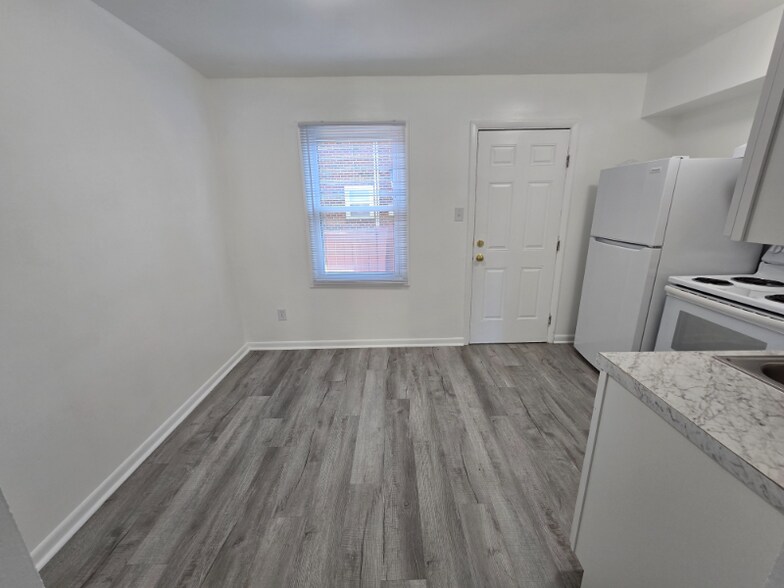 Building Photo - 2644 Wayside Dr