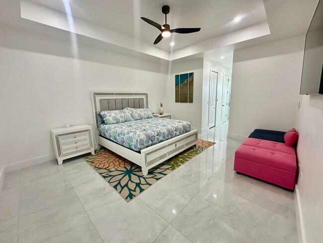 Building Photo - Fully Furnished Annual Rental- 3 Bedroom 2 Bathroom - Pool and Waterfront- NE CAPE CORAL